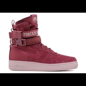 Nike SF AF1 “The force is female” NEW!!
